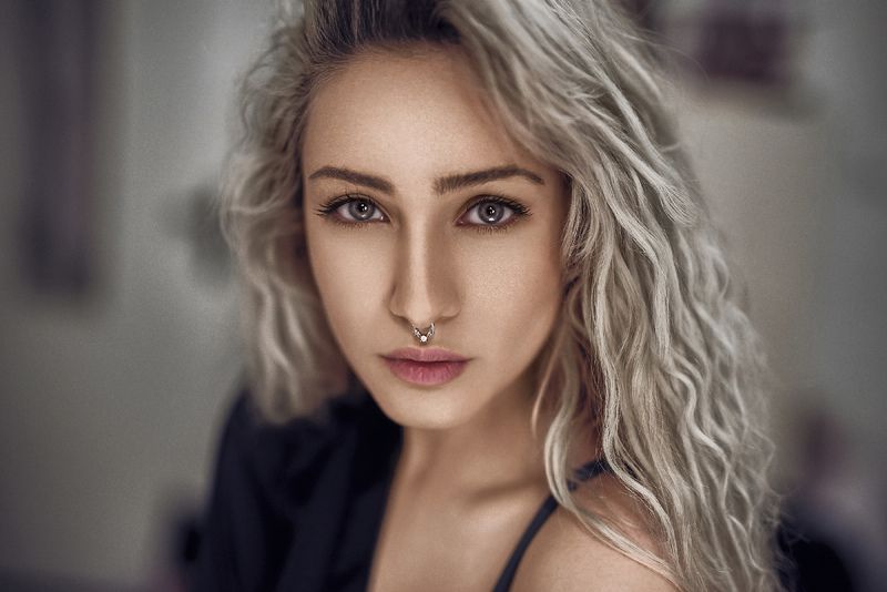 Portrait,girl,light,photo,Портрет, девушка,свет,фото,Модель,волосы,Кожа,Medis дерево фото превью