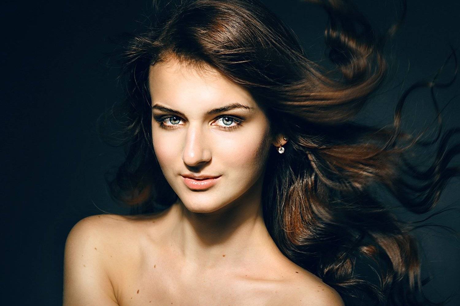 девушка, красивая, сережка, волосы, развиваются, ветер, глаза, губы, красота, Дарья Комарова