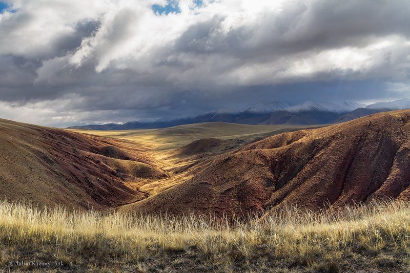 landscape, scenic, nature, travel, outdoor, view, tourism, steppe, spring, mountains, snow, sky, high, grass, Altai Сквозь завесу облаков... фото превью