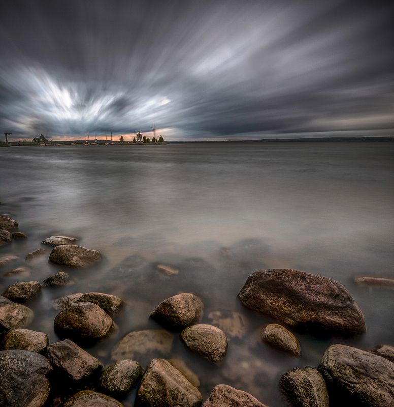 минское море небо тучи берег беларусь заславское вдхр ливень камни буря Хмурый летний вечер фото превью