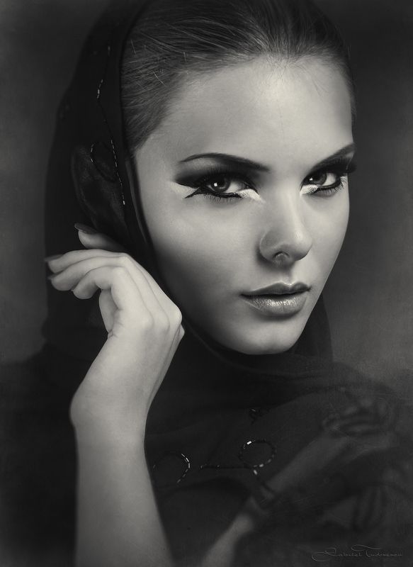 portrait, black & white Angel фото превью