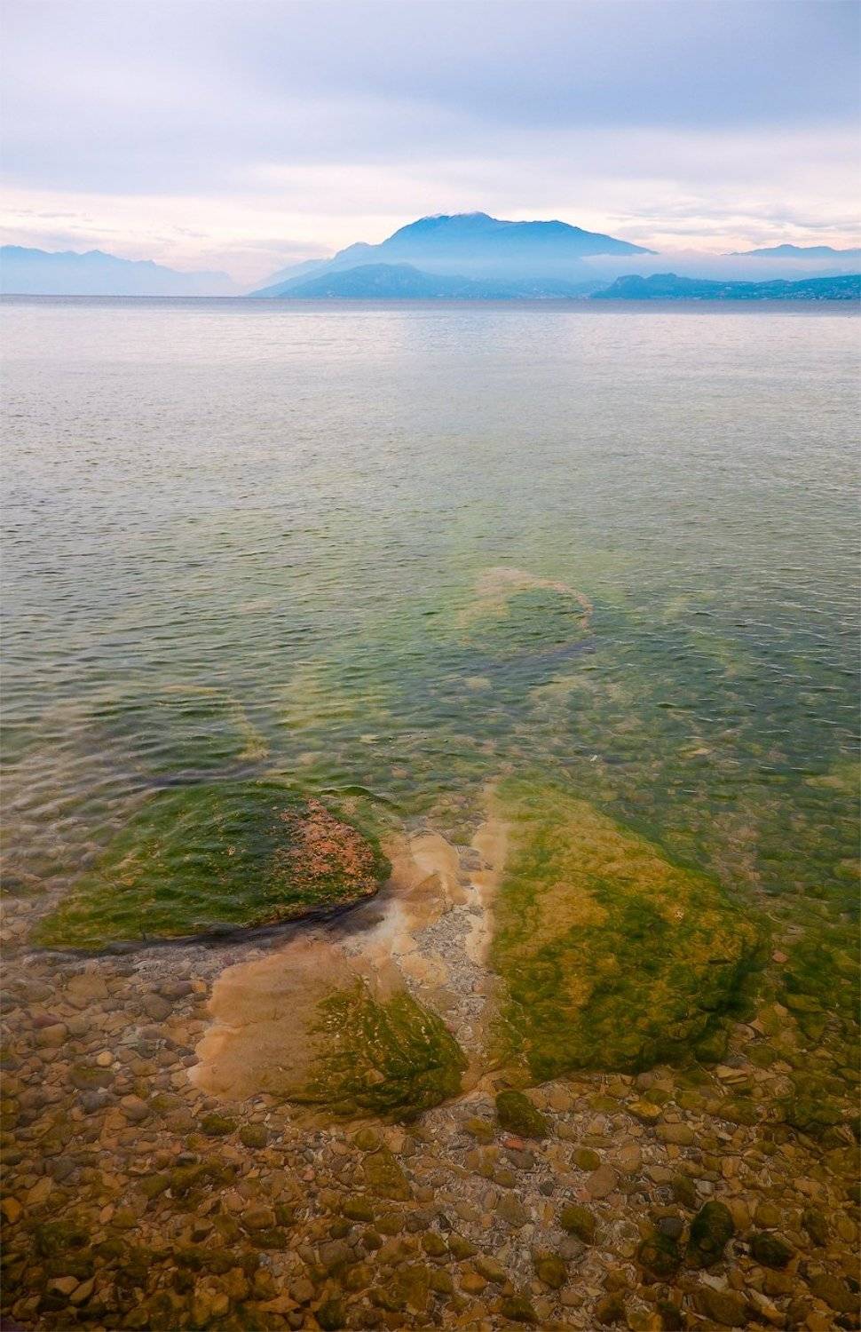 озеро, гарда, италия, сермион, горы, альпы, камни, дымка, туман, Андрей Кобыща