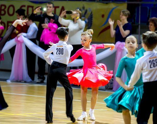 Тимур и Лиза спортивно бальные