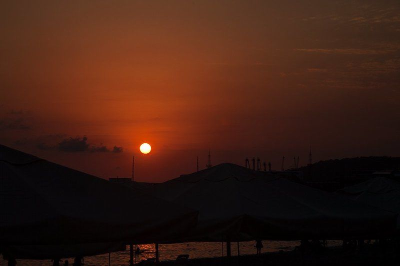 море, пейзаж, закат, солнце, небо, лето, природа, фото, фотография, свет, солнечный свет, силуэт Закатное море фото превью