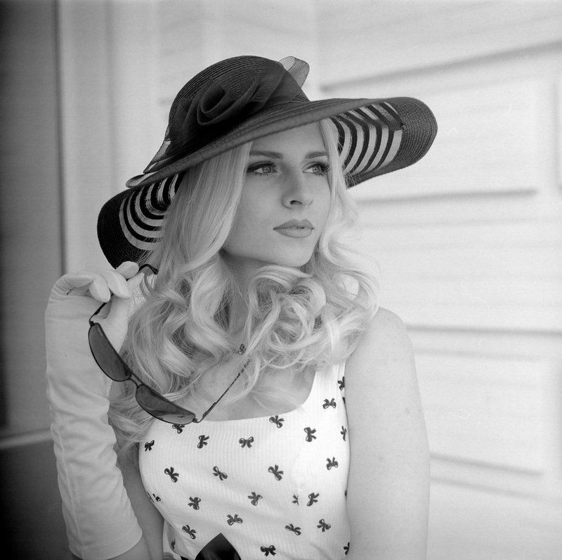 Виктория фото превью