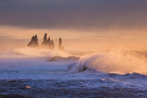 Strong wind on Reynisdrangar 2.