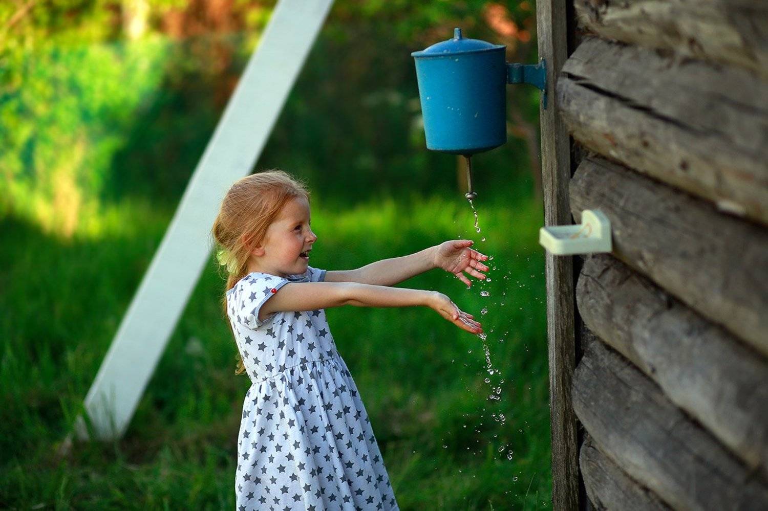 дети, детство, ребенок, девочка, портрет, свет, цвет, эмоции, улыбка, лето, вода, красота, природа, моменты, жанр, жанровый портрет, Постонен Екатерина