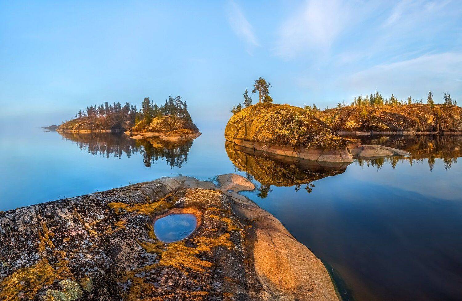ладожское озеро, карелия, шхеры, лето, скалы, лес, сосны, берег, фототур, остров, путешествие, плавание, вода, закат, отражение, остров, мох, облака., Лашков Фёдор