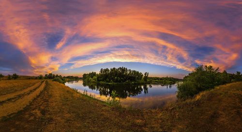 Тёплый июньский вечер 