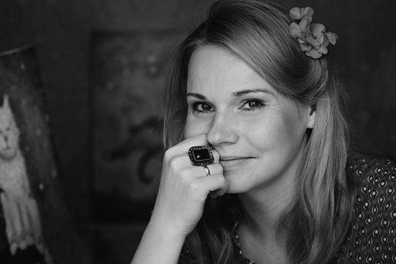 художница художник портрет девушка черно-белое кисть annromanovska portrait annromanovska your smile фото превью