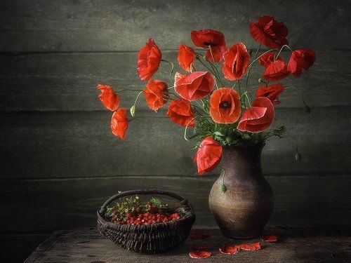 И от маков не уйти никуда....