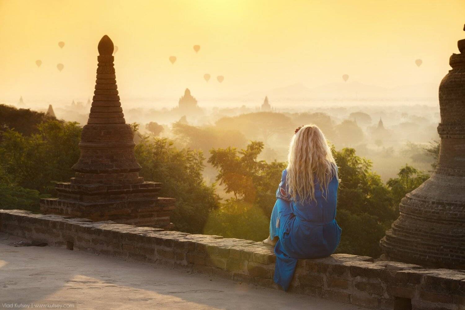 бирма, баган, рассвет, новыйдень, модель, храм, пагода, мьянма, шары, воздушныешары, солнце, лето, тепло, burma, myanmar, sunrise, model, posing, pagoda, temple, asia, азия, Владимир Куцый (Vlad Kutsey)