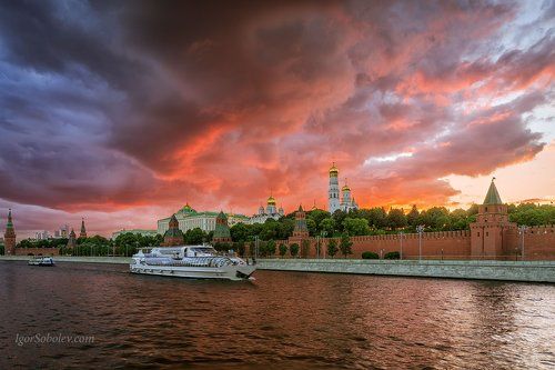 Закат над Московским кремлем