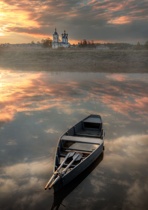 про одинокую лодку фото превью