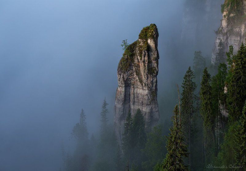 скала, урал, россия, туман, природа, пейзаж Чертов палец фото превью