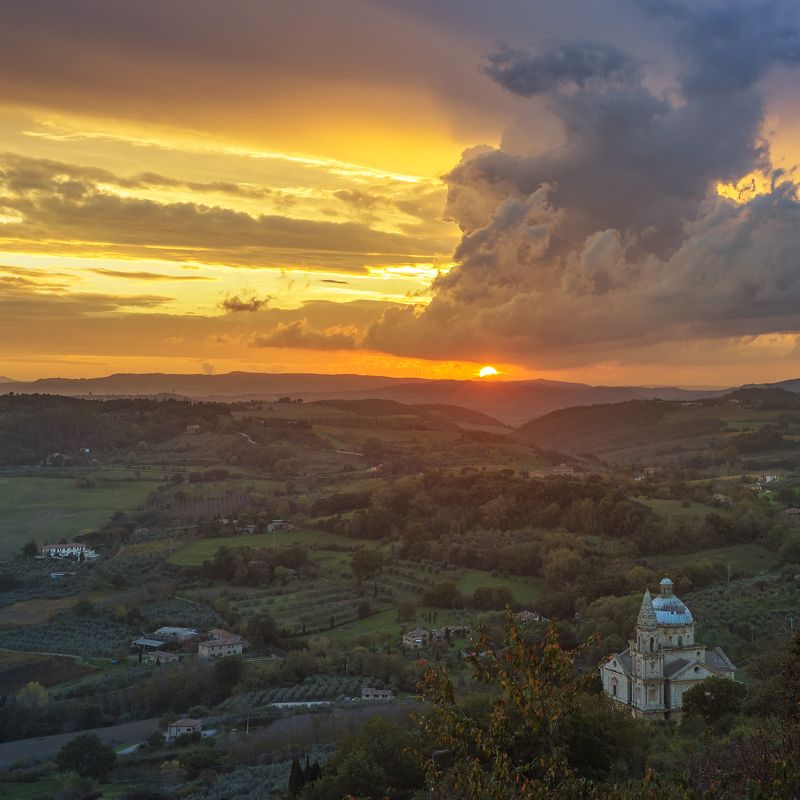Sunset in Montepulciano area, Tuscany. фото превью
