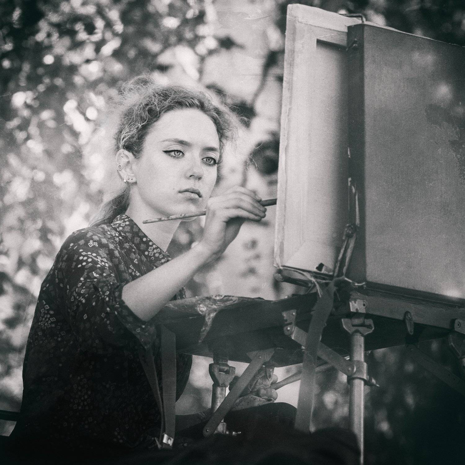 большой городской пленэр, художница за работой, Стяжкин Дмитрий