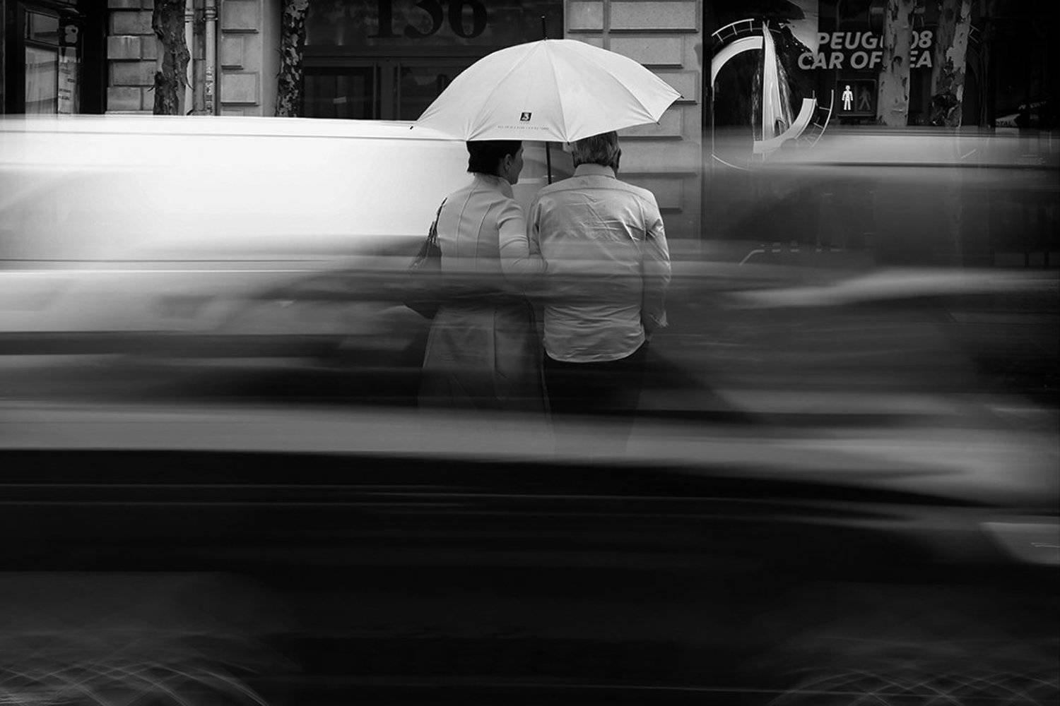 течение, движение, пара, зонт, париж, машины, скорость, двое, город, улица, красный свет, ALLA SOKOLOVA