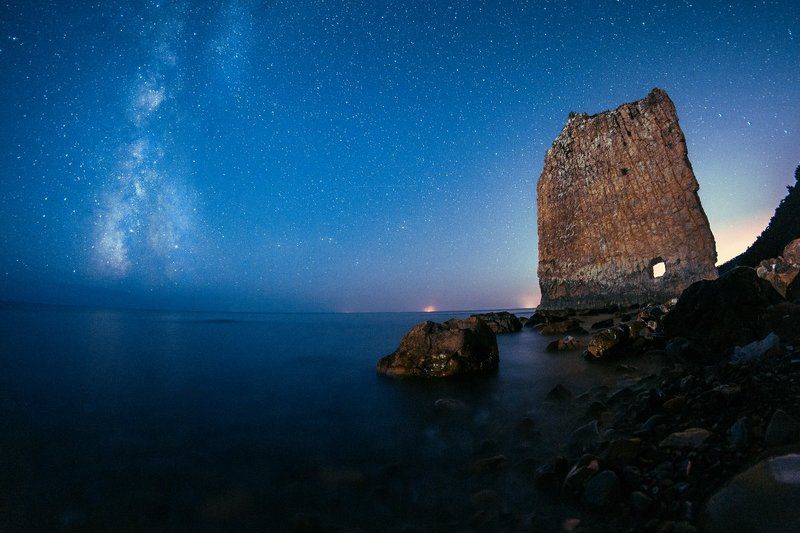 ночь, млечный путь, море Скала Парус фото превью
