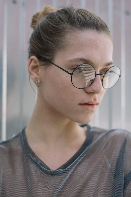 девушка портрет линии композиция взгляд свет объём 35мм цифра  Полина фото превью