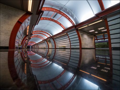 Россия. Санкт-Петербург. Станция метро 