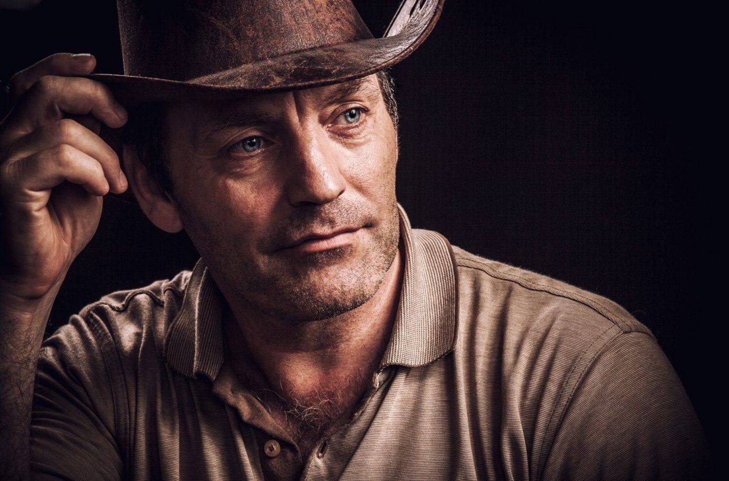мужчина, ковбой, шляпа, жанр, портрет, мужской, брутальный, небритый, глаза, типаж, руки, брутал, Дарья Комарова