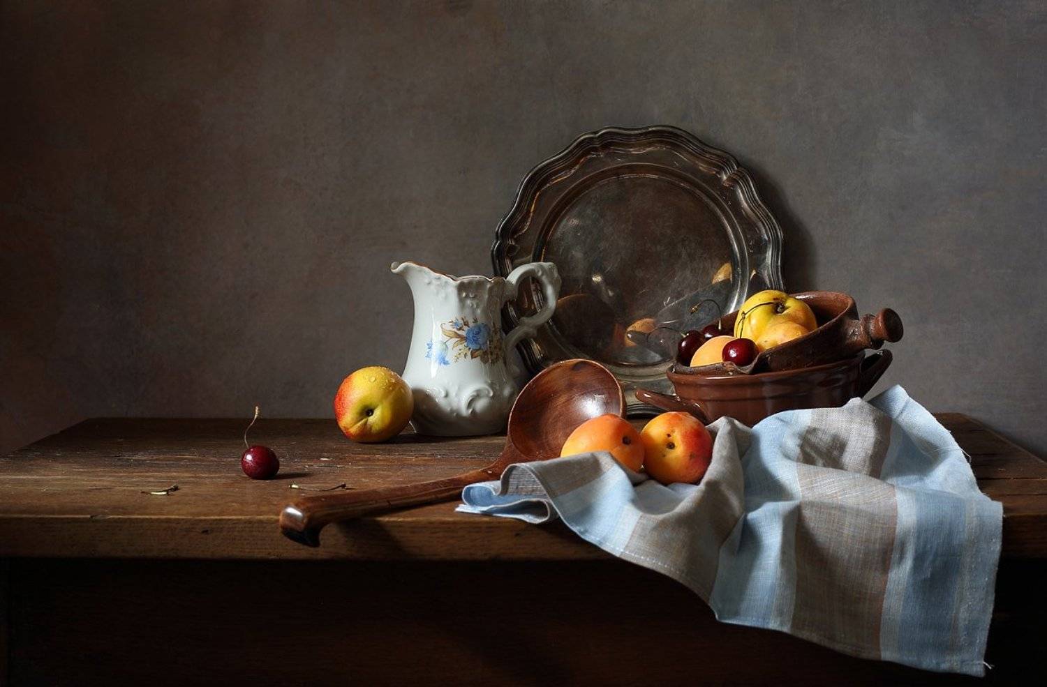 нектарин, черешня, молочник, кувшин, блюдо, отражение, Елена Татульян