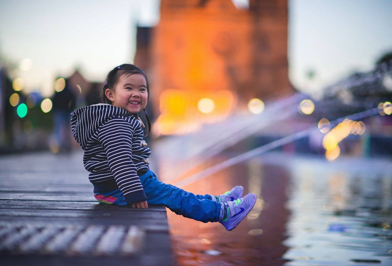 smile, girl, fountain, kid, deck, evening, low light, Derek Zhang