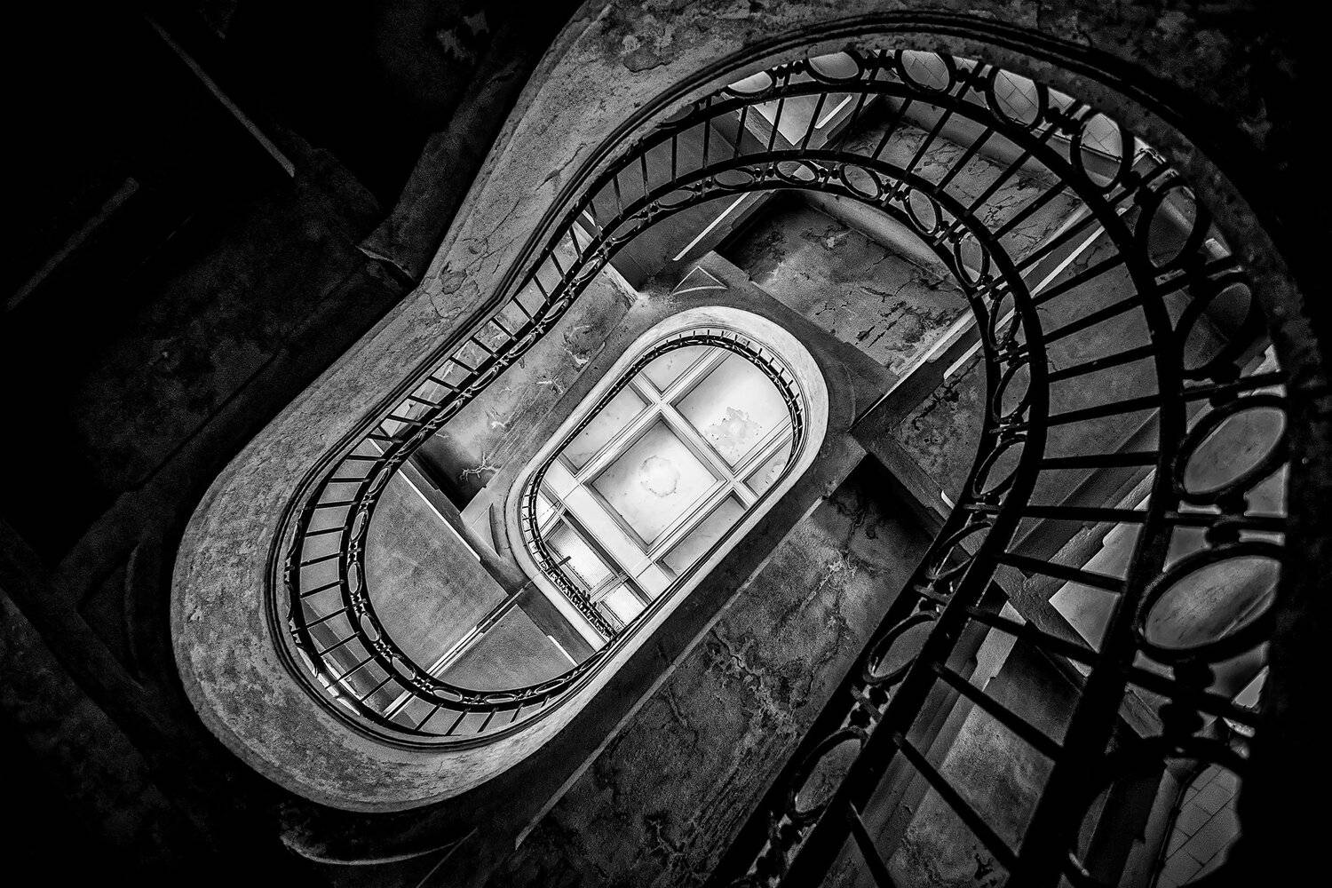 oporto, stairs, bnw, architecture, metal, concrete, center, round, oval, light&acute;s, shadows, Antonio Coelho