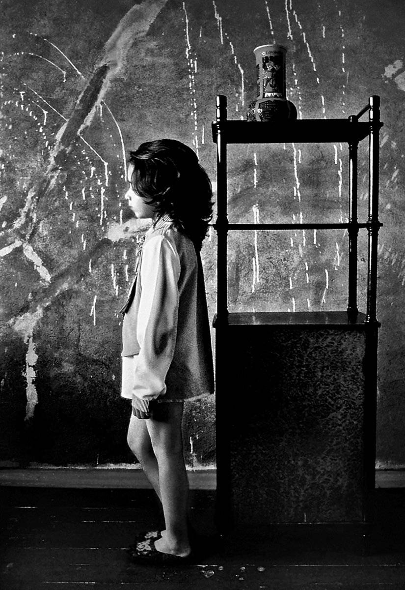 апатиты, девочка, стенка, ваза, чб, этажерка, Николай Смоляк