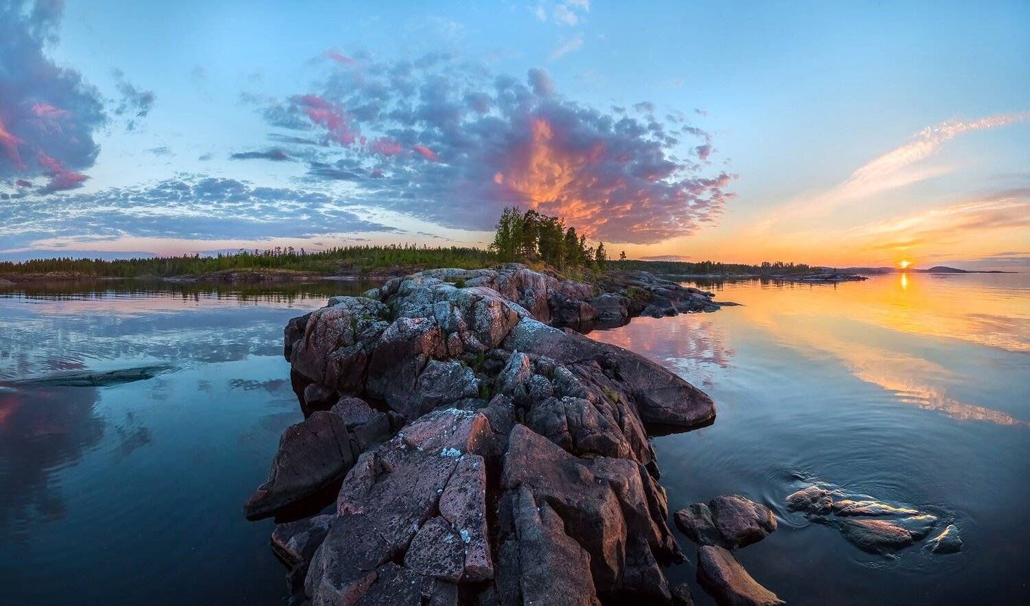 рассвет, ладожское озеро, карелия, шхеры, лето, скалы, лес, сосны, берег, фототур, остров, путешествие, плавание, вода, облака, тучи,, Лашков Фёдор