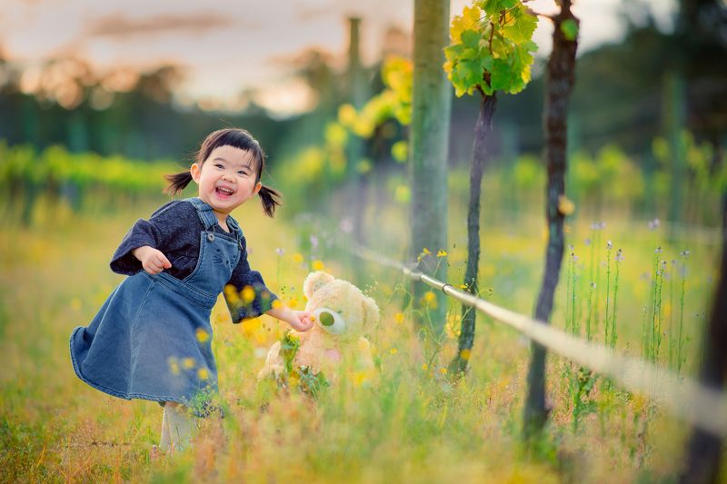 vineyard, kid, child, girl, grass, cute, family vineyard фото превью