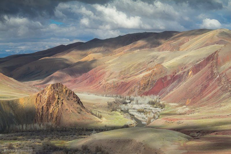 landscape, scenic, nature, travel, outdoor, view, tourism, steppe, spring, mountains, sky, high, tree, ginger, red, river, grass, cloud, blue, altai На развилке двух древних дорог... фото превью