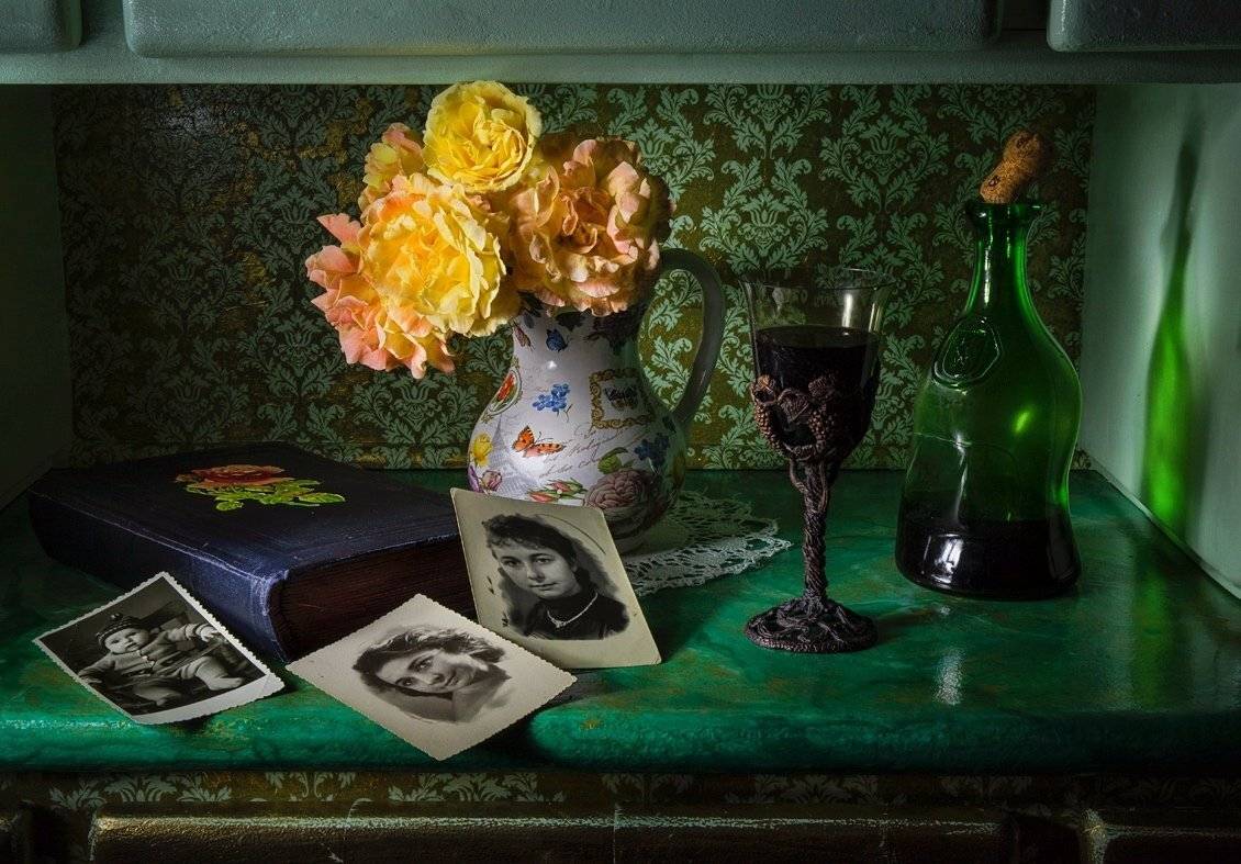 натюрморт,розы,фотоальбом,бутылка, Zadorina Svetlana