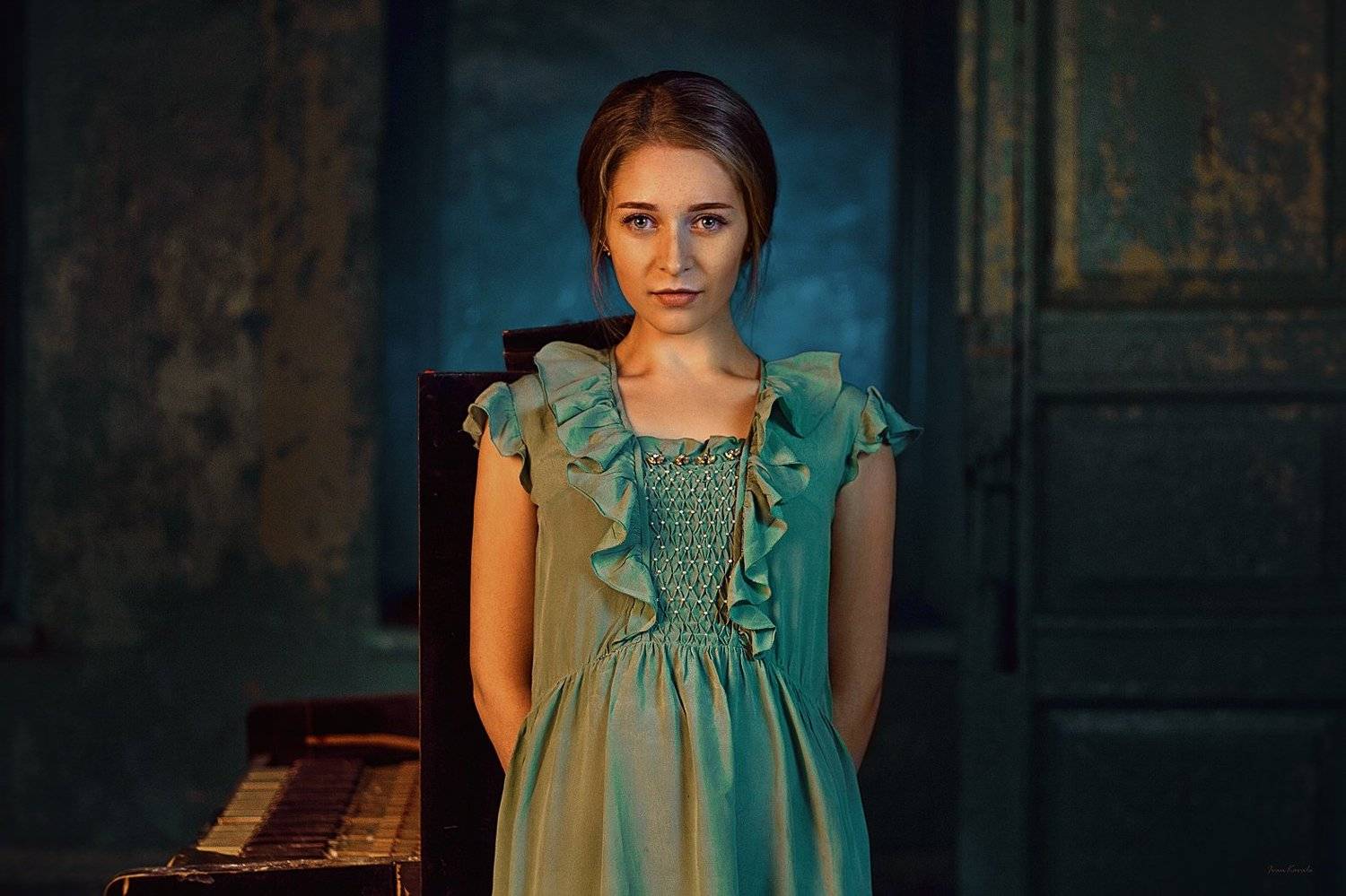 люди, девушка, портрет, фильм, кино, стоп-кадр, пианино, комната, текстура, платье, картинка, взгляд,, Ковалёв Иван