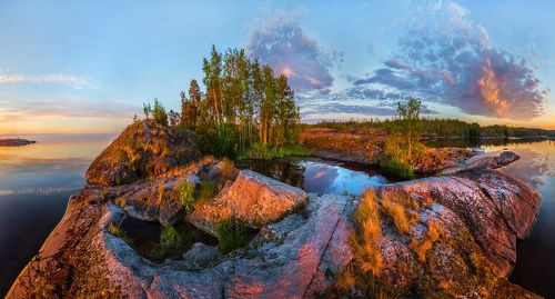 Остров с озером