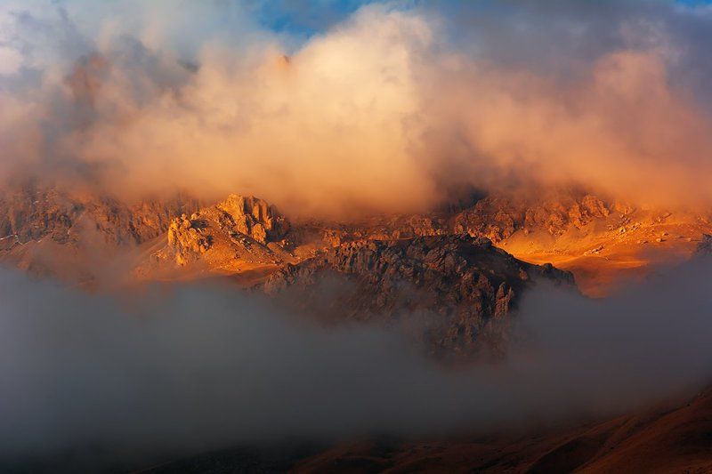 природа, пейзаж, кавказ, горы, весна, вечер, панорама, закат, солнце, небо, облака, свет Игры света фото превью