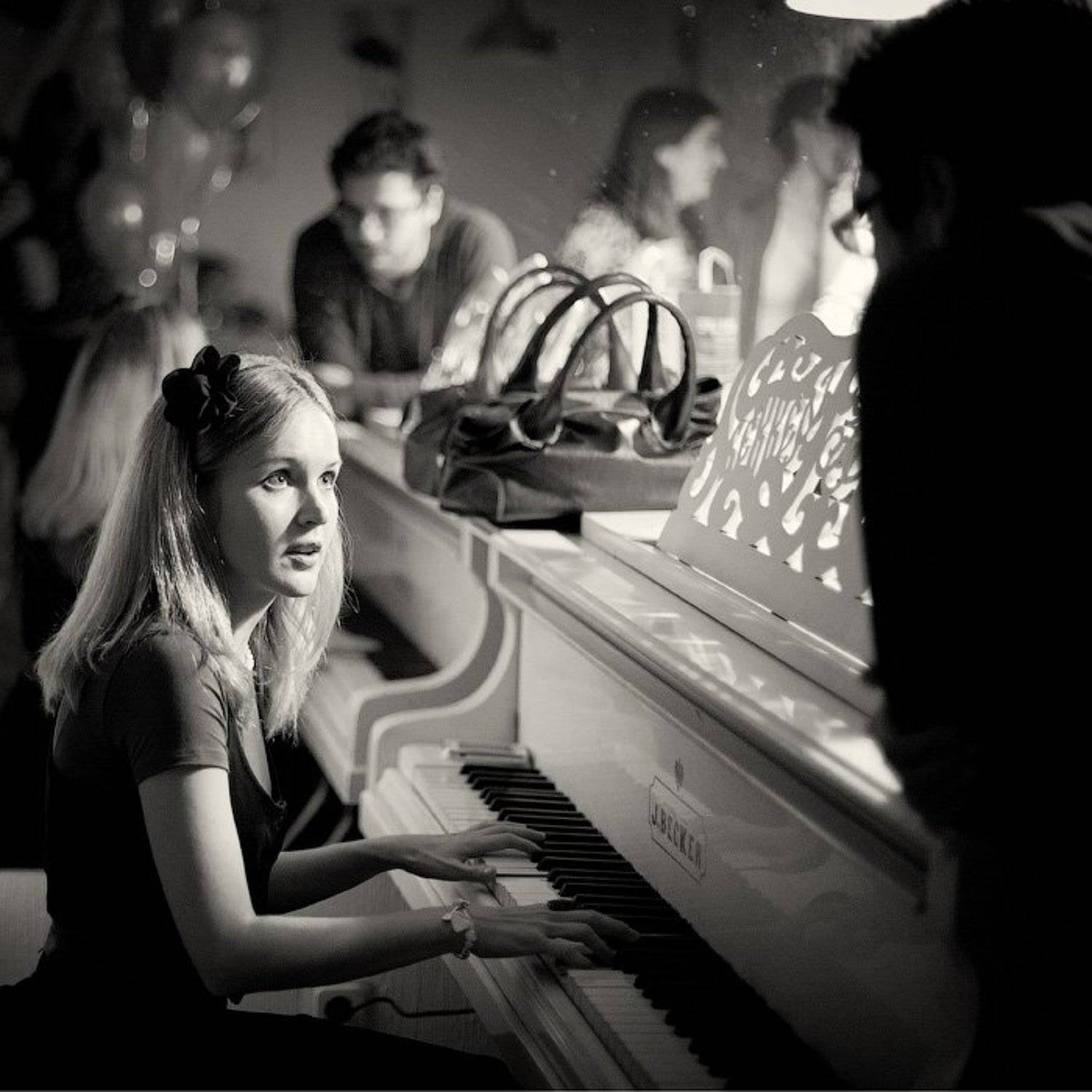 девушка, пианистка, рояль, разговор, беседа, мужчина, взгляд, игра, зеркало, жанр, вечеринка, история, dyadyavasya, Дмитрий Шамин