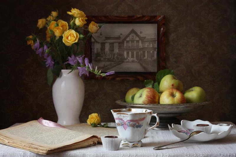 книга, чашка, конфеты, свеча,груша, зефир, вино Из жизни одной книги... фото превью