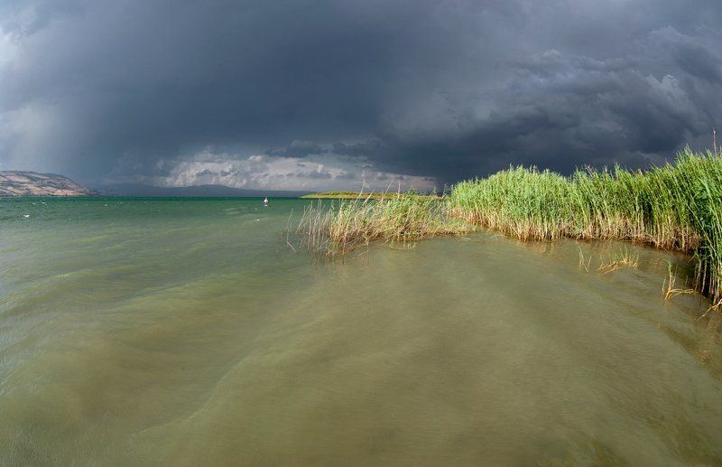 израиль, галилейское море, кинерет, тучи, вода Перед грозой фото превью