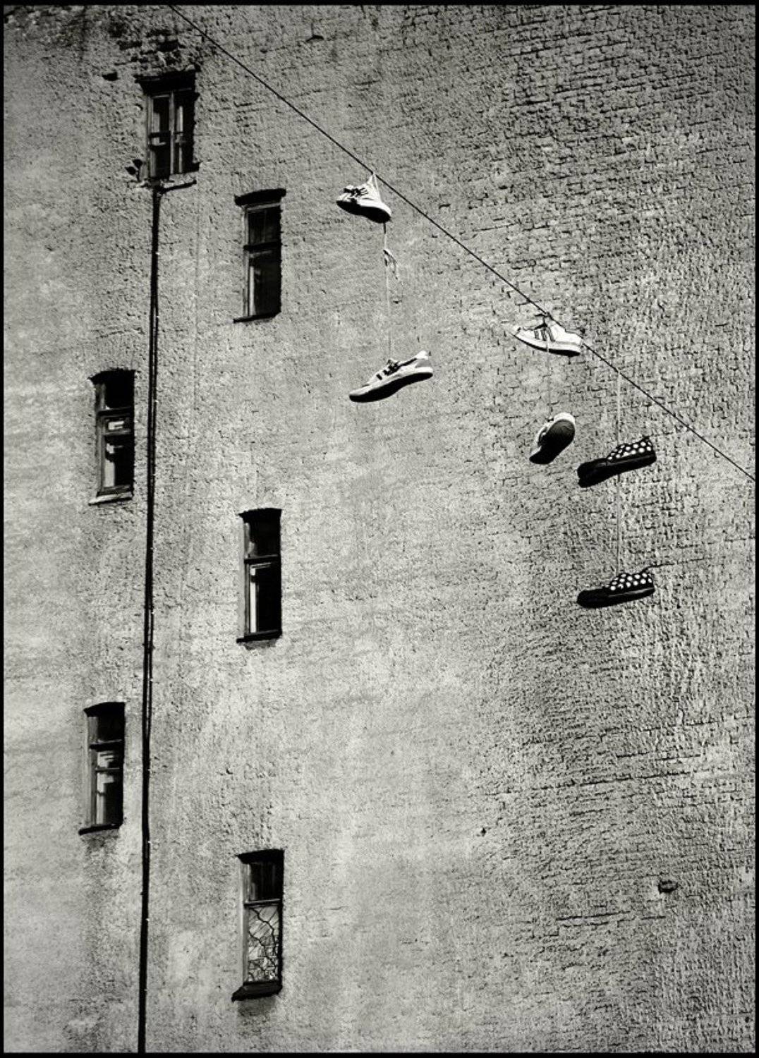 кеды, провод, стена, окна, и, т.д., и, т.л., Андрей Литов