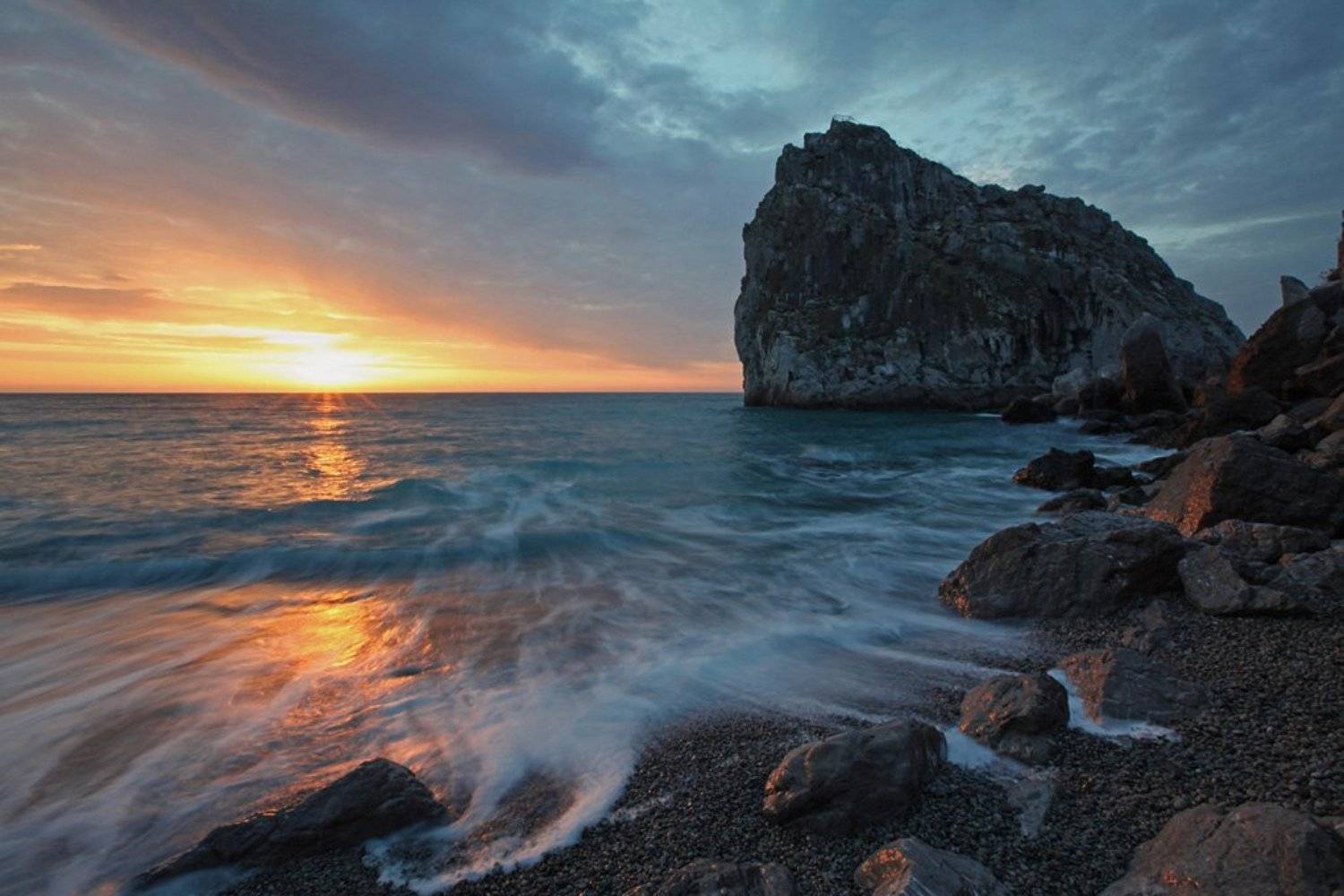 море, расвет, восход, солнце, небо, облака, свет, вода, волны, скалы, камни, берег, крым, пейзаж, природа, горизонт,украина,, Сергей Шульга