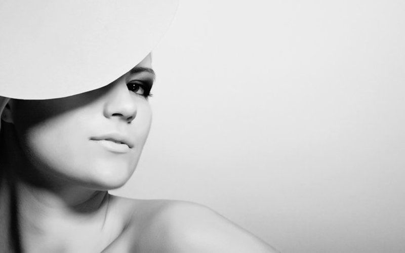 girl, light, dark, portrait, circle фото превью