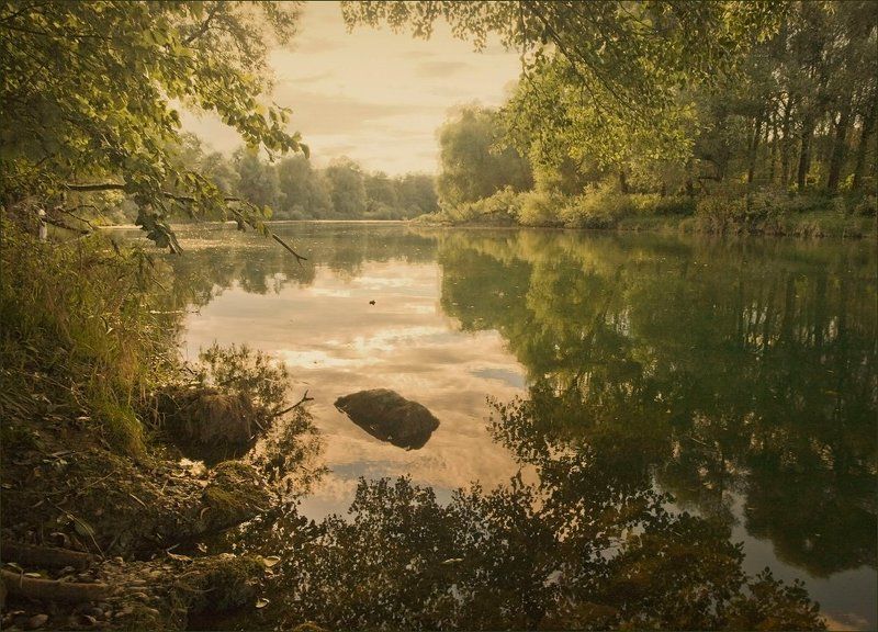 Сентябрьский вечер на реке фото превью