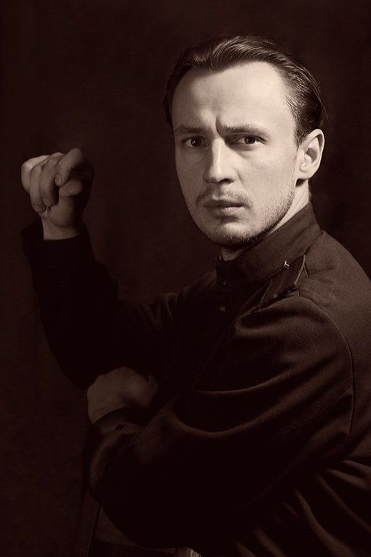 Тревожный портрет фото превью