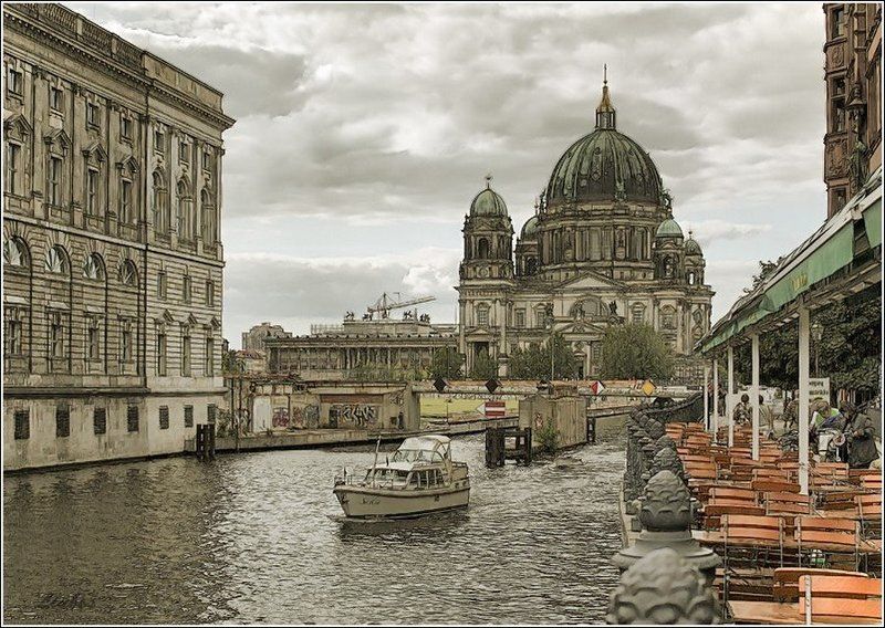 foto liubos, берлин, берлинер дом, стилизация, шпрее Вид на Берлинер Дом с реки Шпрее фото превью
