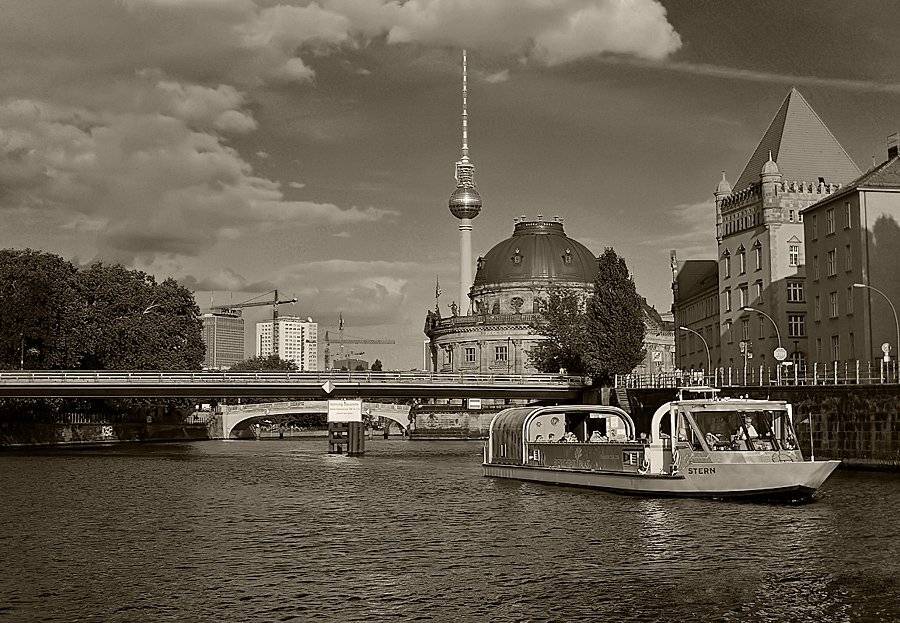 foto liubos, берлин, музей, небо, облака, пейзаж, река, телебашня алекс.кораблик, Любовь Селиванова