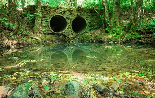 Старинный портал обмелевшей реки.