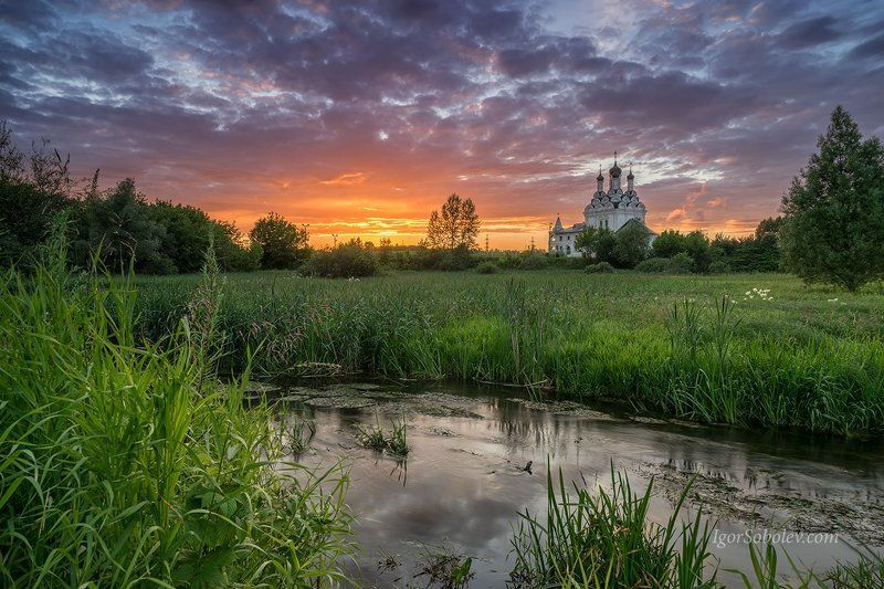 храм благовещения пресвятой богородицы, тайнинское, церковь, вечер, закат, подмосковье Храм Благовещения Пресвятой Богородицы в Тайнинском фото превью