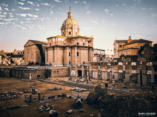Klinamen, Chiesa Santi Luca e Martina.
